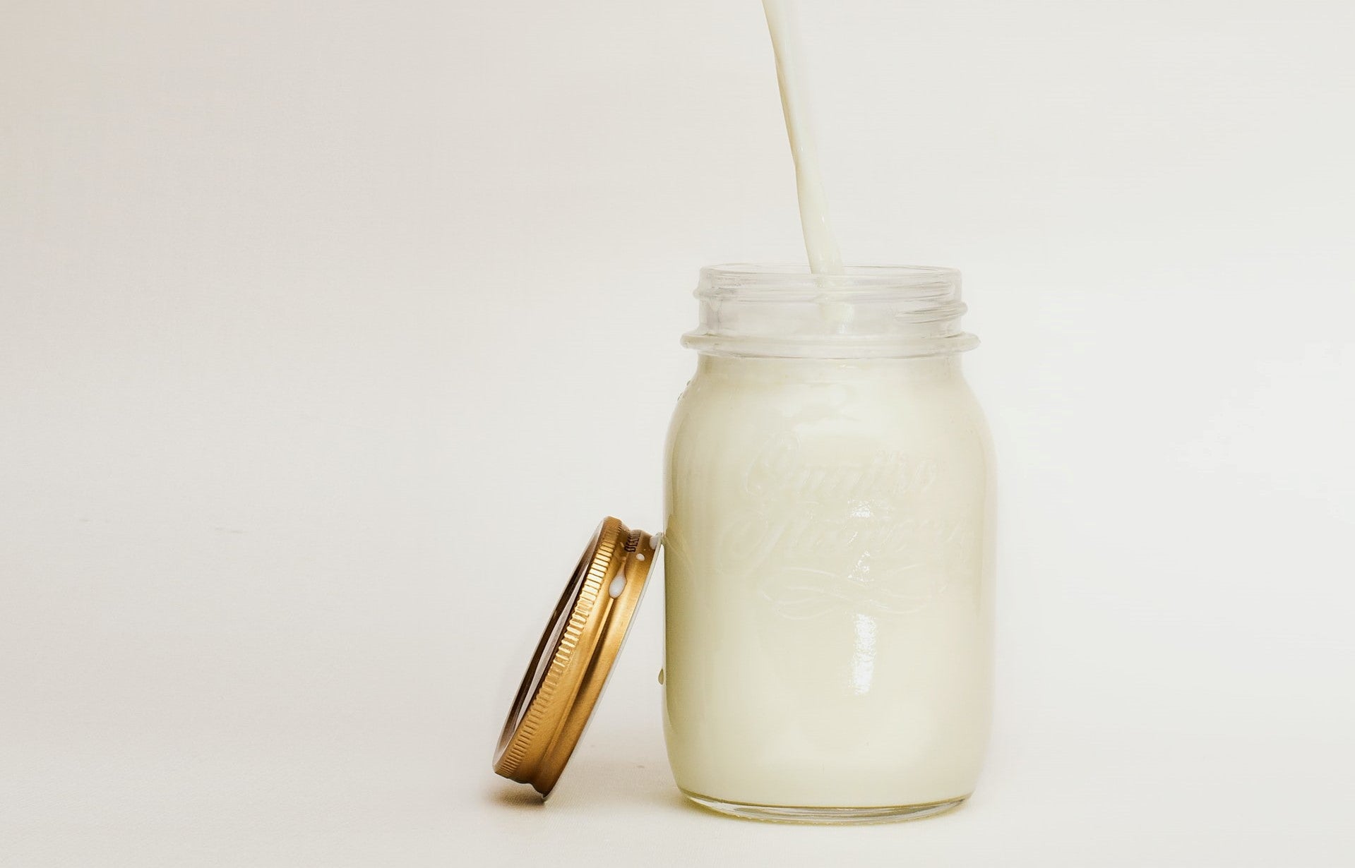 Latte di mandorla siciliano benefici e controindicazioni