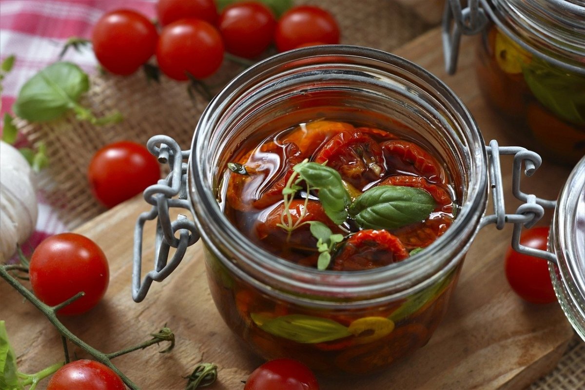 Pomodori secchi sott'olio, la ricetta siciliana così come la farebbe la nonna - SicilyAddict