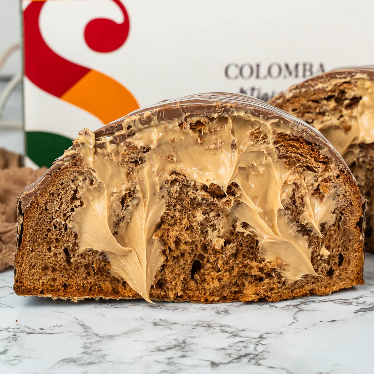 Colomba artigianale BUENISSIMA 1,3kg extrafarcita con 500g di crema dolcebueno - SicilyAddict