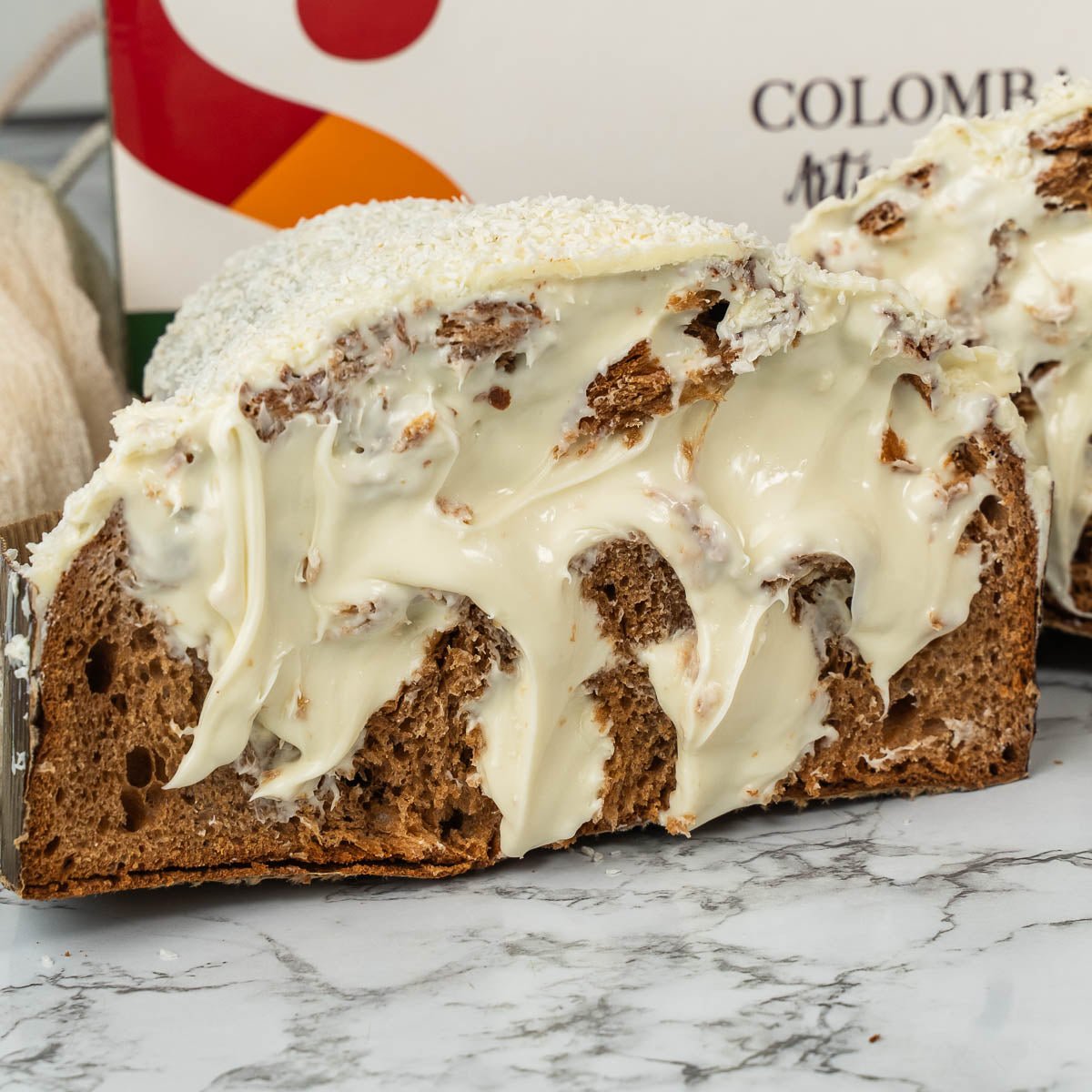 Colomba artigianale COCCOLONA 1,3kg extrafarcita con 500g di crema cocco - SicilyAddict