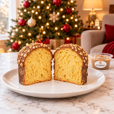 Panettoncino alla nocciola tagliato per mostrare l’interno dell’impasto.