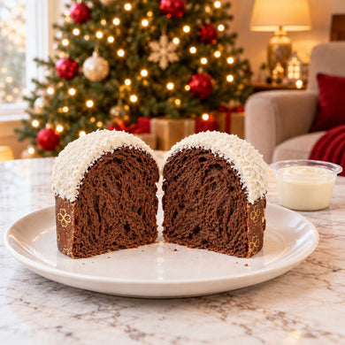 Panettoncino ciokococco tagliato per mostrare l’interno dell’impasto.