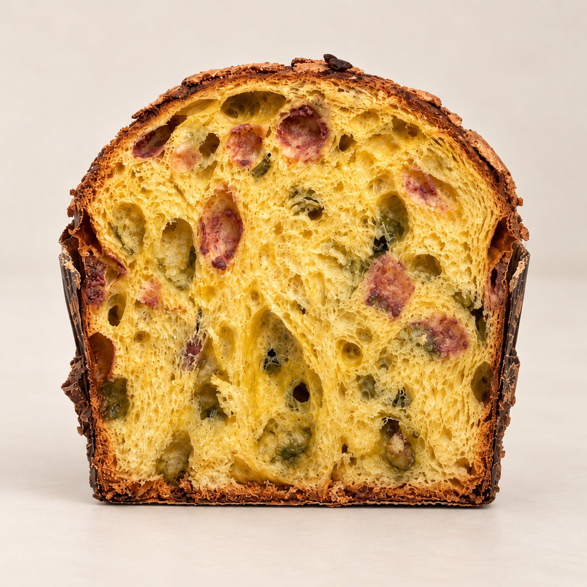 Panettone pistacchio e lamponi Librizzi Deluxe di SicilyAddict, dettaglio della sezione e dell’alveolatura