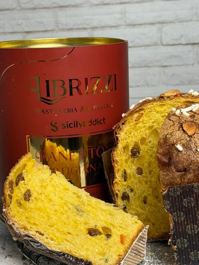 Panettone tradizionale Librizzi Deluxe di SicilyAddict, dettaglio di fetta, impasto e confezione