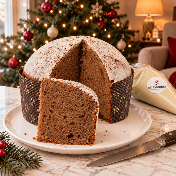 Panettone al Tiramisù SicilyAddict, tagliato con mollica visibile e fetta.