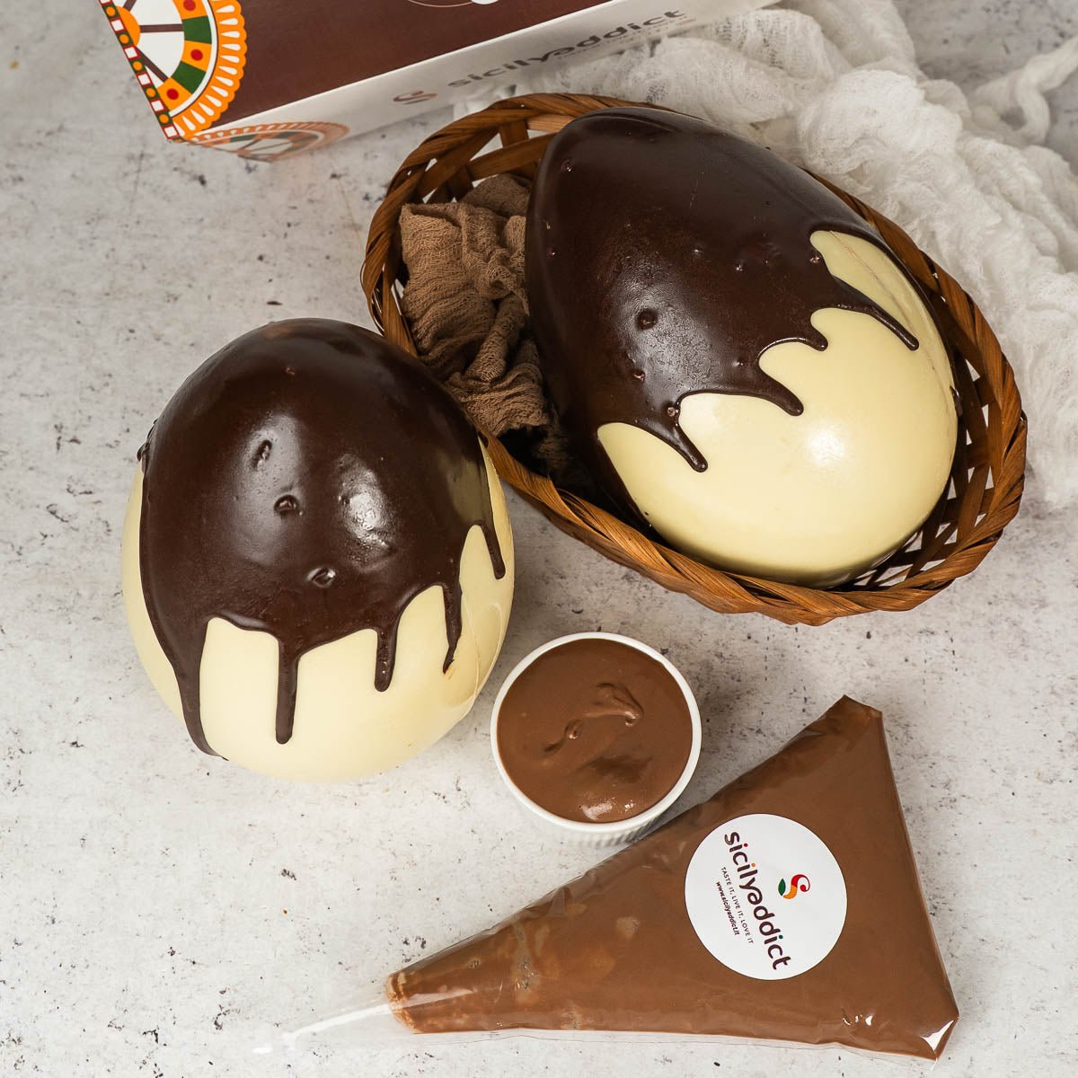 Uovo di Pasqua artigianale ai tre cioccolati 400g - SicilyAddict
