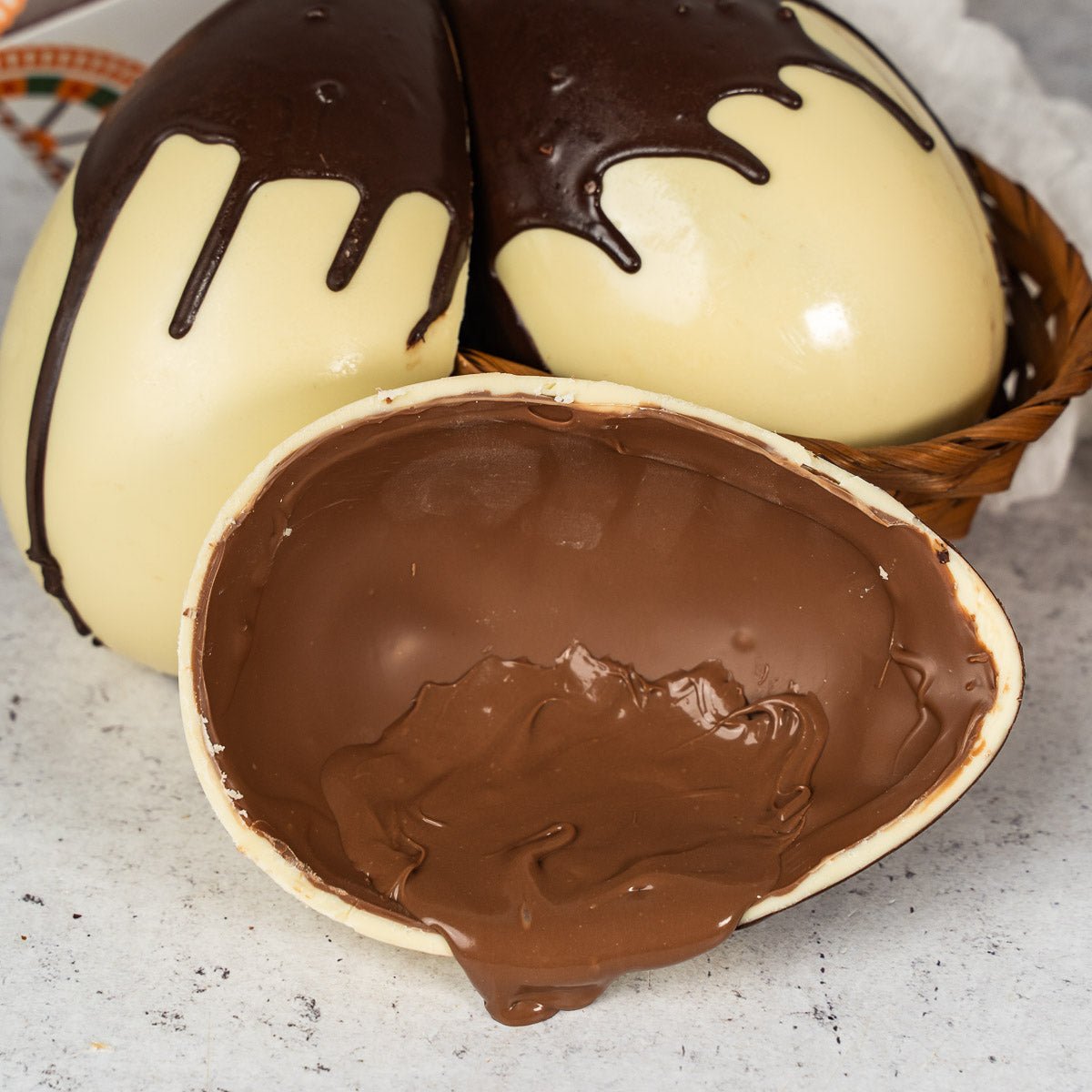 Uovo di Pasqua artigianale ai tre cioccolati 400g - SicilyAddict