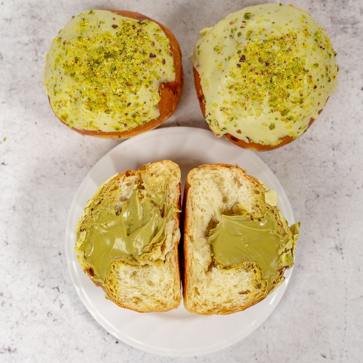 Bomboloni farciti al pistacchio - SicilyAddict