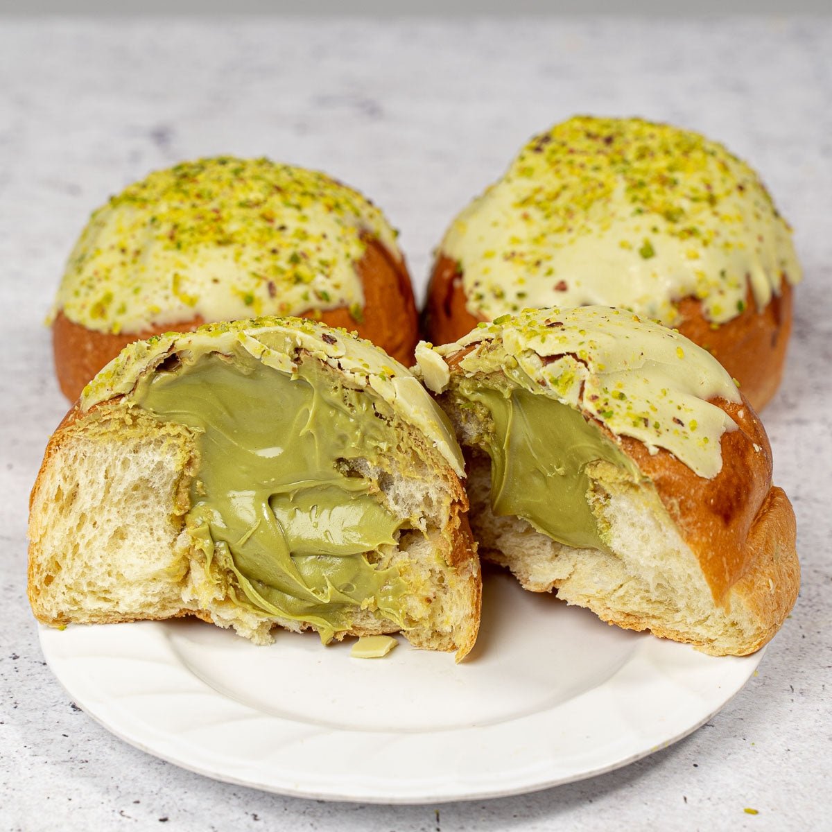 Bomboloni farciti al pistacchio - SicilyAddict