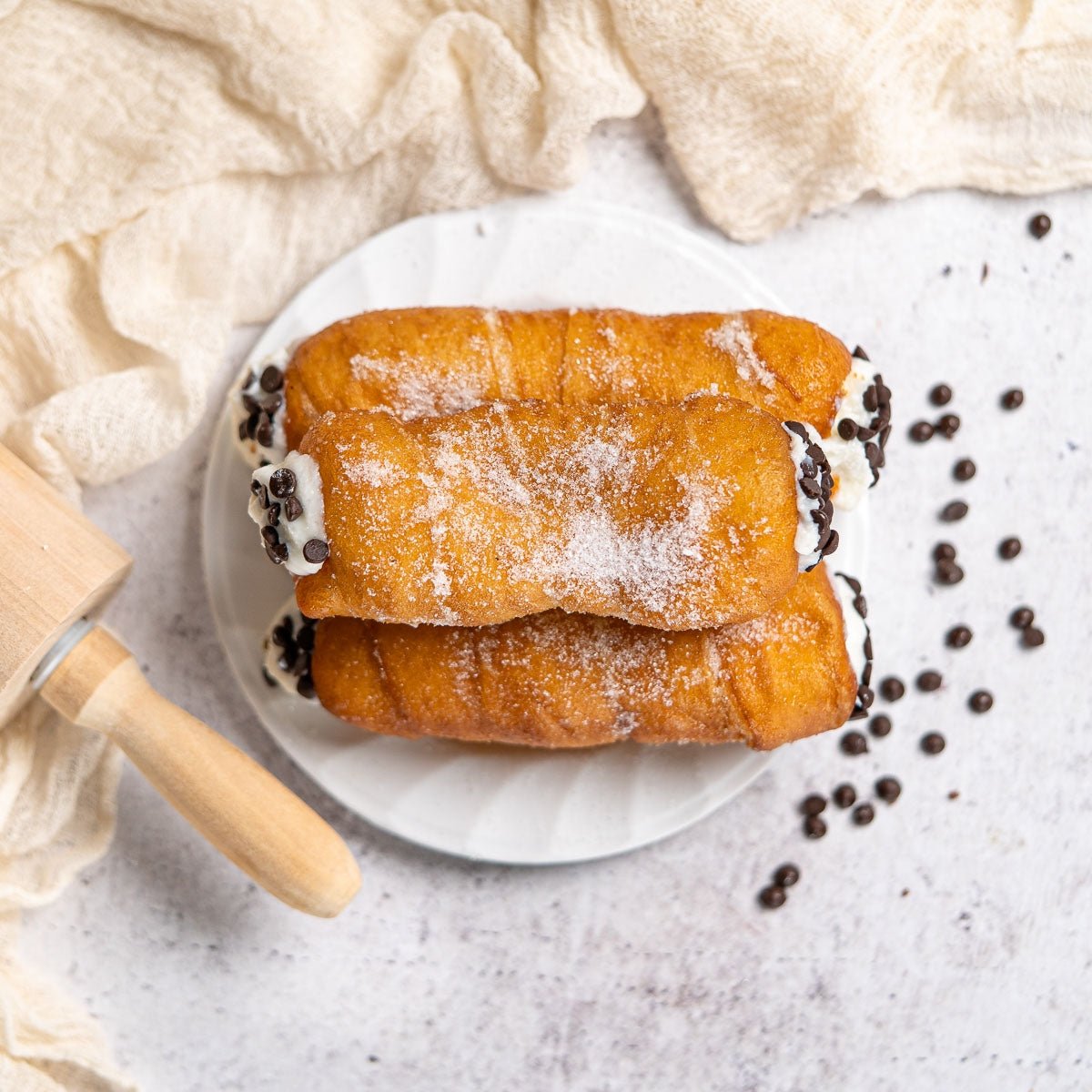 Cartocci siciliani 5 pezzi con sac a poche di ricotta di pecora - SicilyAddict