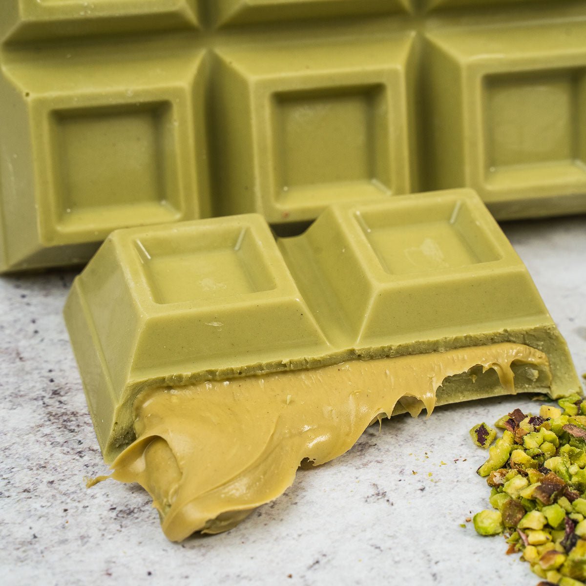Cioccolato al Pistacchio ripieno di crema 550g - SicilyAddict