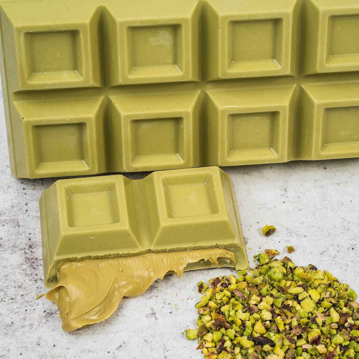 Cioccolato al Pistacchio ripieno di crema 550g - SicilyAddict