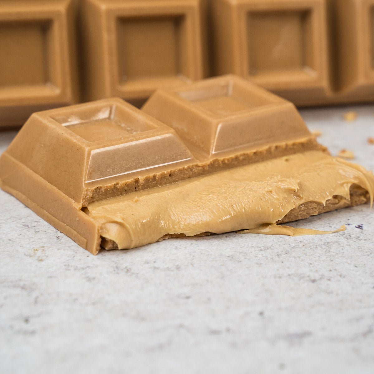 Cioccolato alle nocciole ripieno di crema 550g - SicilyAddict