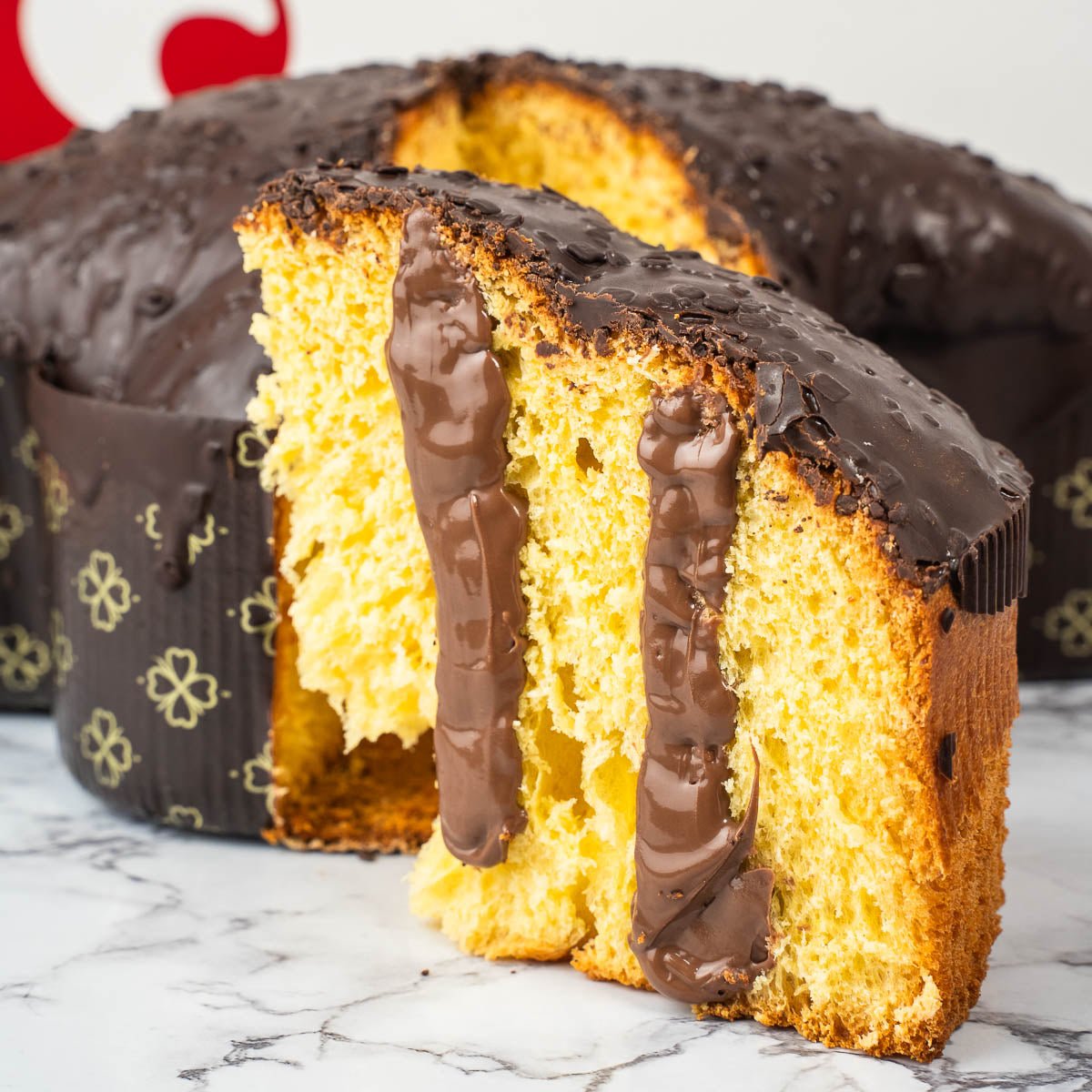 Colomba artigianale fondente 1kg con crema al cioccolato fondente in sac a poche - SicilyAddict