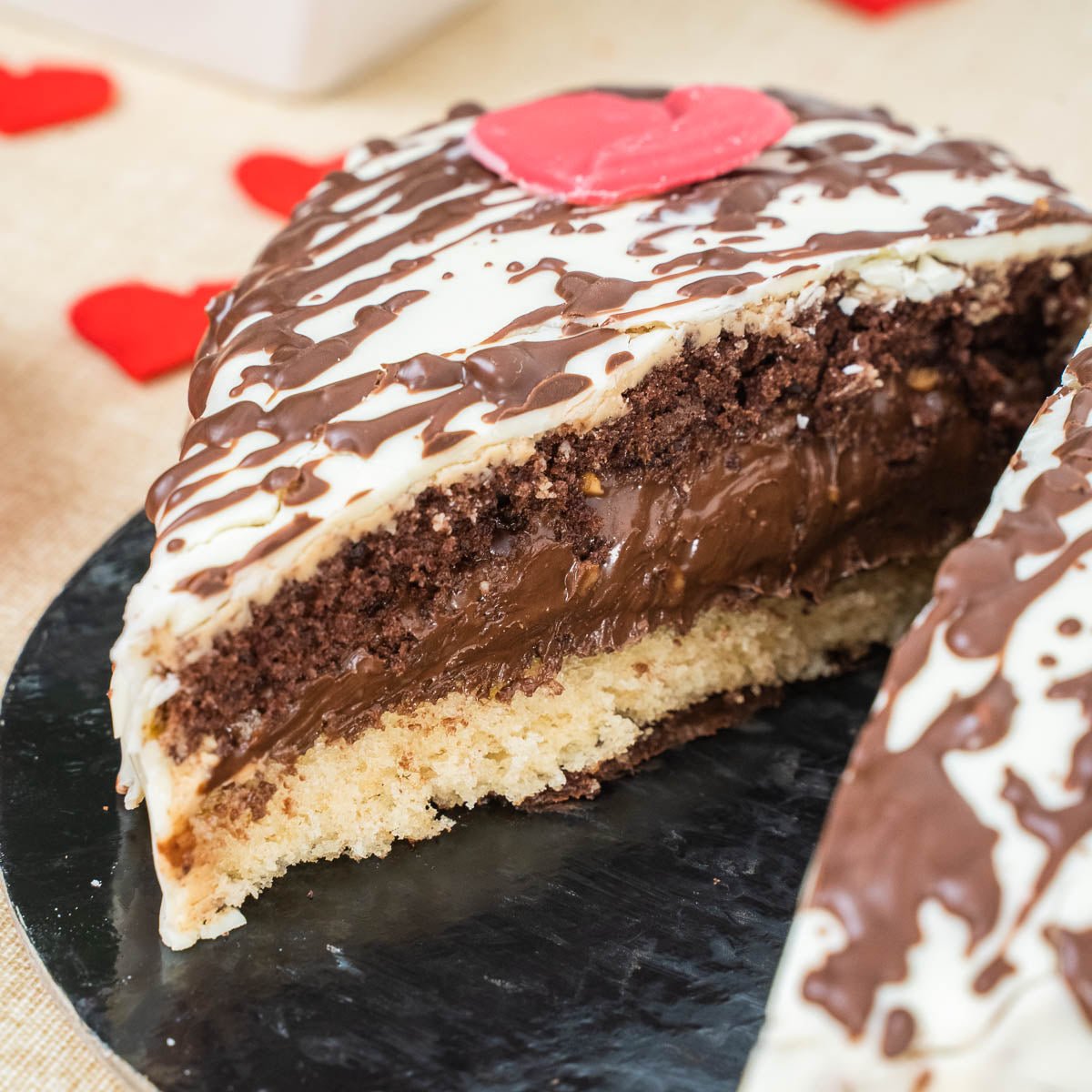 Torta artigianale al cioccolato con nocciole croccanti Crunchylove 600g con Confezione Regalo - SicilyAddict