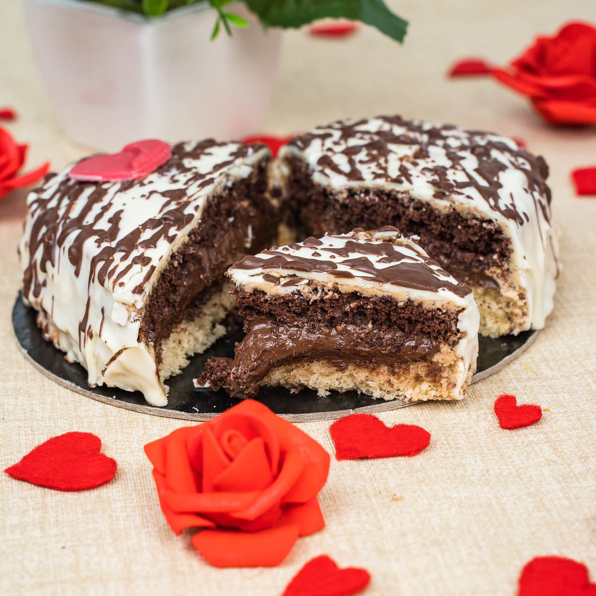 Torta artigianale al cioccolato con nocciole croccanti Crunchylove 600g con Confezione Regalo - SicilyAddict