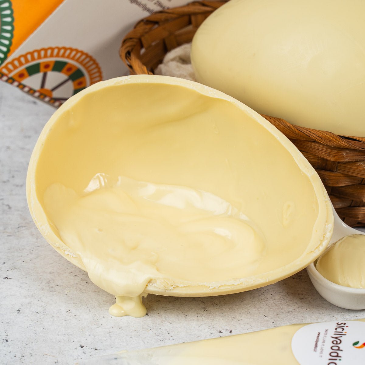Uovo di Pasqua artigianale al cioccolato bianco CiokoLak 350g - SicilyAddict