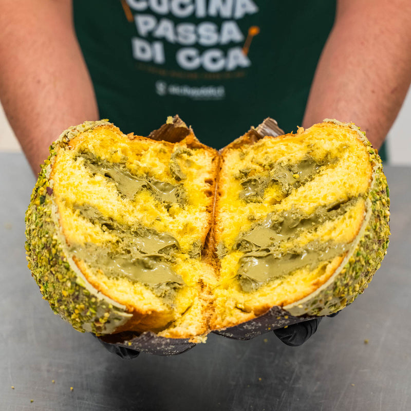 Panettone al Pistacchio: Un Twist Siciliano sul Classico Natalizio