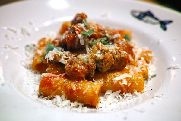 Pasta di Carnevale siciliana con sugo alla catanese