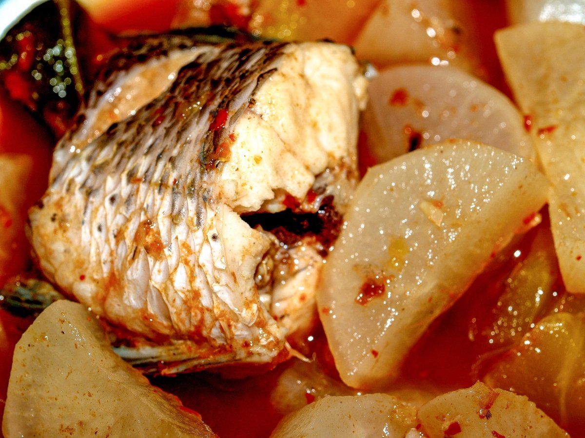 La ricetta originale del pesce stocco a ghiotta alla messinese - SicilyAddict