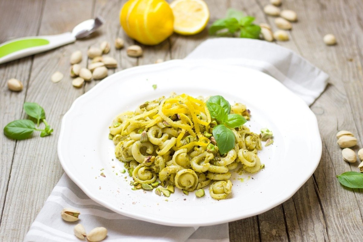Pesto di pistacchi pronto, come usarlo ed abbinarlo in cucina - SicilyAddict