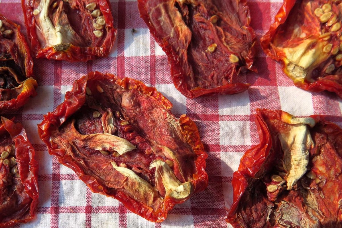 Pomodori secchi, come si fanno e come usarli - SicilyAddict
