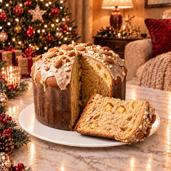 Panettone alle mele e cannella SicilyAddict, tagliato con mollica visibile e fetta.