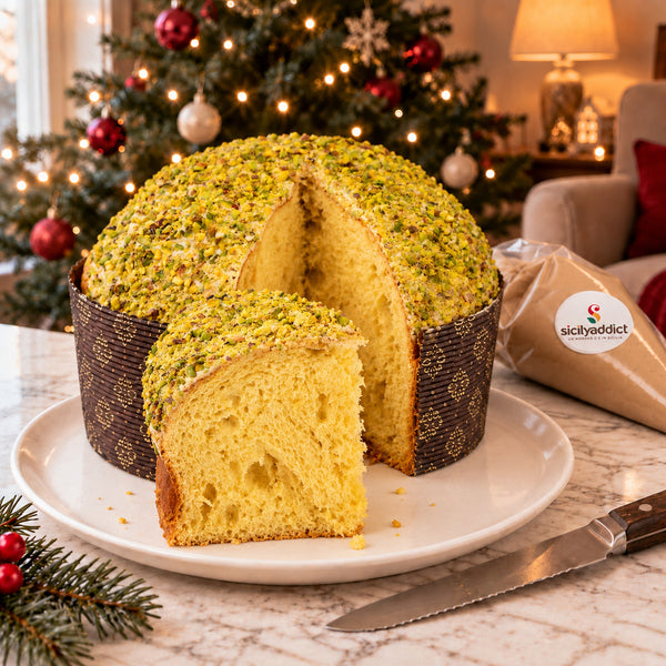 Panettone Tre Meraviglie SicilyAddict, tagliato con mollica visibile e fetta.