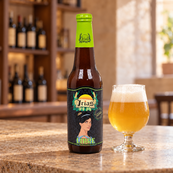 Birra artigianale di Sicilia Libre 75 cl con bicchiere da degustazione nell’ambientazione calda del locale.