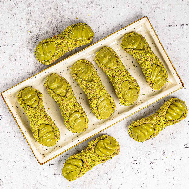 Cannoli with pistachio pistachio lovers