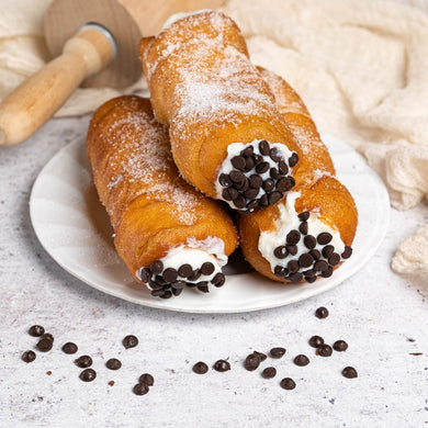 Cartocci siciliani 5 pezzi con sac a poche di ricotta di pecora - SicilyAddict